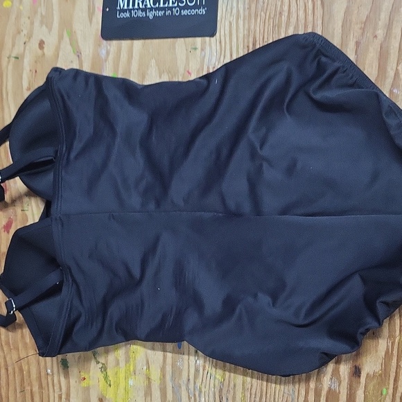 Miraclesuit Classic Black One-Piece  Mystique 8 NWT cross over waist - Picture 3 of 4